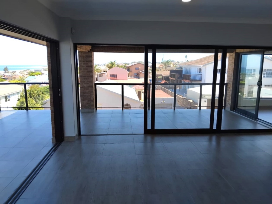 4 Bedroom Property for Sale in Wavecrest Eastern Cape